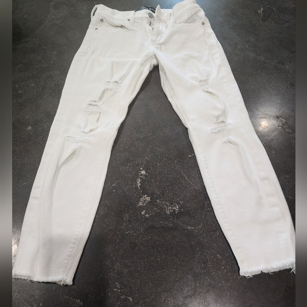 Women's Express crop white distressed jegging in size 2P